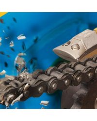 An HP1126 removes metal chips and debris from a roller chain.